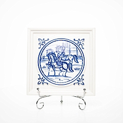 Изразец с синей сюжетной росписью (кони на леваде)